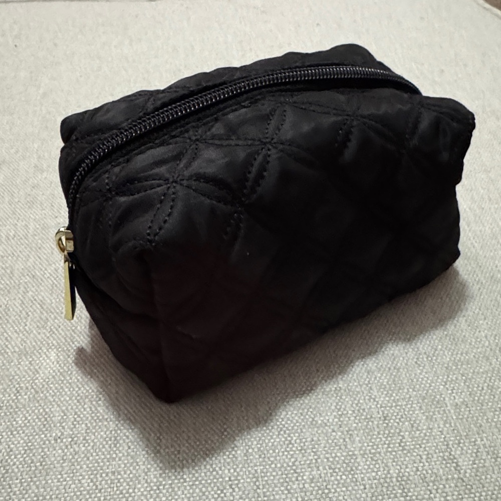 Vera Neumann “NY” Black Quilted Mini Pouch Makeup Bag-Gold Toned Zipper Pull-EUC - Picture 5 of 12